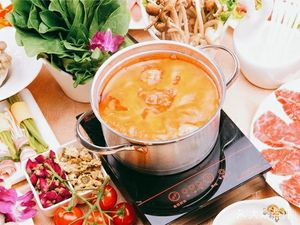 Old Street Rotating Hot Pot