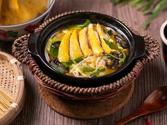 Yunnan Clay Pot Chicken Soup Rice Noodles