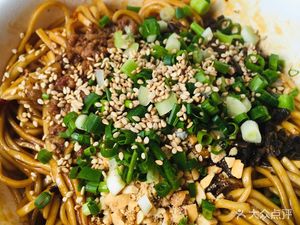 Leshan Zhu Ji Crispy Meat Noodles