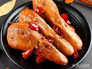La Xiao Lu Quzhou Duck Head (Qige Community Store)