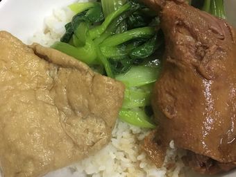 Qiwai Lu Xiao (Braised Rice with Sauce, Soup Noodles, Handmade Dumplings)