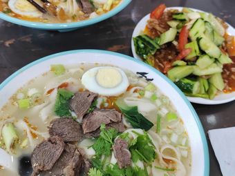 Zhaoji Nutritious Hot Pot Noodles with Braised Beef