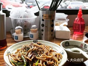 Luosi Noodle House (Qunqiao Human Resources Apartment Store)