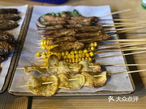 Night Cat Little Yellow Fish (Xixi Manhattan Store)