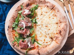 Real Lee Creative Western Restaurant · Oven Pizza (Saiyin International Branch)