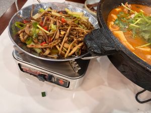 Three Heads One Palm · Mountain Wild Quzhou Cuisine (Dongshang International Residence Store)