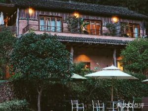Jinglu · Riverside Restaurant
