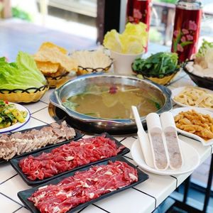 Xiao Niugun Guizhou Yellow Beef Hot Pot (Zhongcai Store)