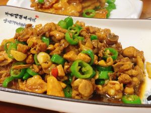 Wu Chef Private Kitchen (Hailu World Trade Center Store)