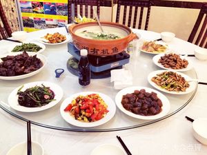 Liju Min Su Du Jia Shan Zhuang