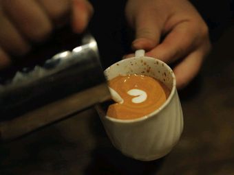 Deng Deng Coffee & Wine (Zhongshan Middle Road Store)