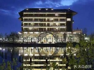 Huajian Tang · Lakeside Restaurant