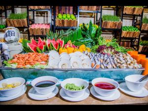 Hangzhou First World Hotel · Jungle Restaurant