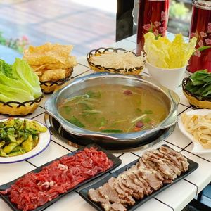 Xiao Niugun Guizhou Yellow Beef Hot Pot (Tongce Plaza Store)