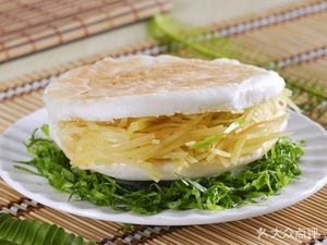 Tujia Sauce Bread and Whole Grain Pancakes