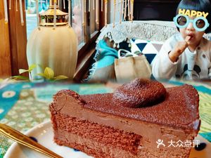 Autumn Rain Café