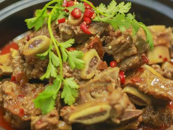 Zhen Wei Ge · Beef Bone Pot