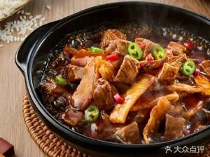 Ding Wei Jiangxi Claypot Soup with Braised Chicken and Rice