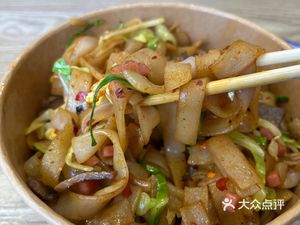 Rolling Stir-Fried Rice, Noodles, and Rice Vermicelli (Meilin Third Street Store)