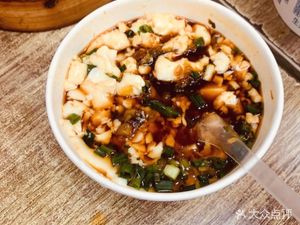 Luo's Hot Dry Beef Noodles (Zhongyu Plaza Branch)
