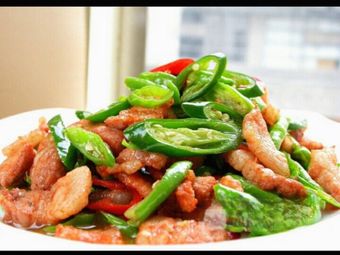 Qun Xiu Delicious Snacks (Tongyi Street Store)