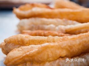 He Siblings Sticky Rice Wrapped in Dough with Fried Dough Sticks (Xunli Branch)