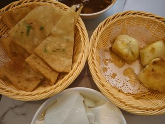 Yuxiang Ge · Xiaolingtai Hu La Tang (Fenghuo Branch)