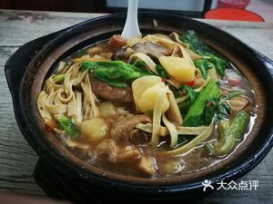 Zhang Yijue Huangfen Chicken Rice & Folk Clay Pot Soup