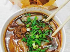 Fat Sister Noodles with Braised Beef and Noodles