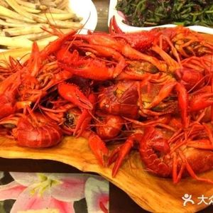 Liu Yi Shrimp & Crab Restaurant · Hubei Local Cuisine · Wuchang Fish and Lotus Root Soup (Huanghelou Store)