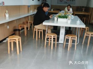 Yang Xiansheng's Stone-Milled Rice Noodle Rolls