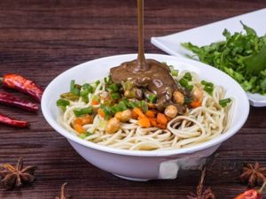 Zhima Bu Er Hot Dry Noodles (Baixing Street Branch)