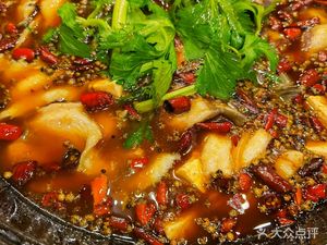 Tie Xiang Ting Three-in-One Fish & Sour Cabbage Chicken (Yi Wan Shui Branch)