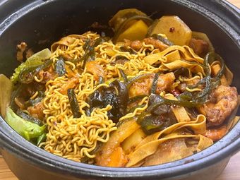 Mo's Chongqing Chicken Pot