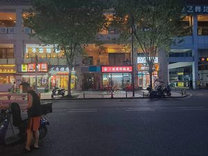 Erwa Head Chef Wan Za Noodles