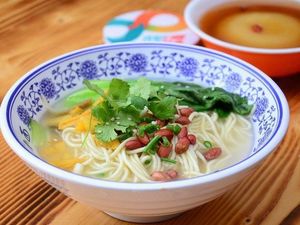 Yan's Pea杂 Noodles (Xinyizhan Store)