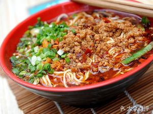 Eye Glasses Beef Noodles (Guoxin Road Branch)