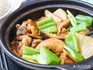 Yang's Braised Chicken Rice with Cambridge Noodles