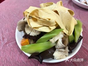 Xinghua Roast Chicken with Rabbit Hot Pot