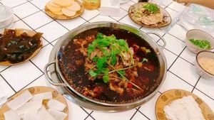 Jiafu Xian Tu Hot Pot (Longteng Yujin Store)