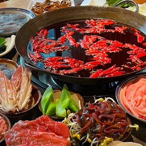 Fan Zhen Zhen Three-in-One Old Hot Pot (Ronghui Hot Spring City Store)