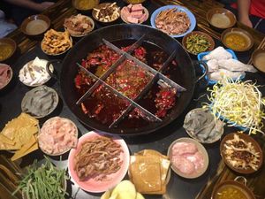 Longji Yaomei Old Hot Pot (Sansgang First Road Branch)