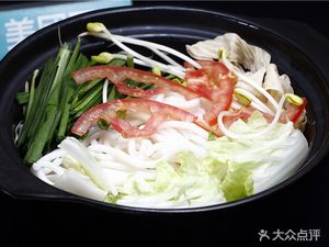 Xiao Shi Chicken Juice Rice Noodles