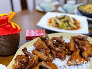 Deng Family Pigeon Restaurant (Kaizhou Pedestrian Street Store)