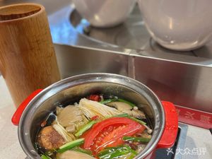 Mao Ge Rotating Hot Pot (Xinguang Tian Di Branch)