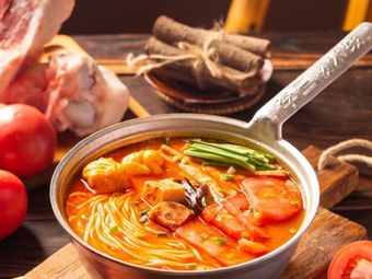Chun Packer's Iron Pot Rice Noodles