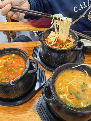 Specialty Clay Pot Rice Noodles