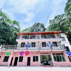 Four Sides Meet Summer Villa