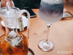 Up the Stairs Jue Yuan Xiao Guan