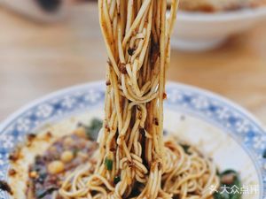 Long's Spicy Sauce Noodles (Longhu · Liangjiang Xinchen Yunlan Store)